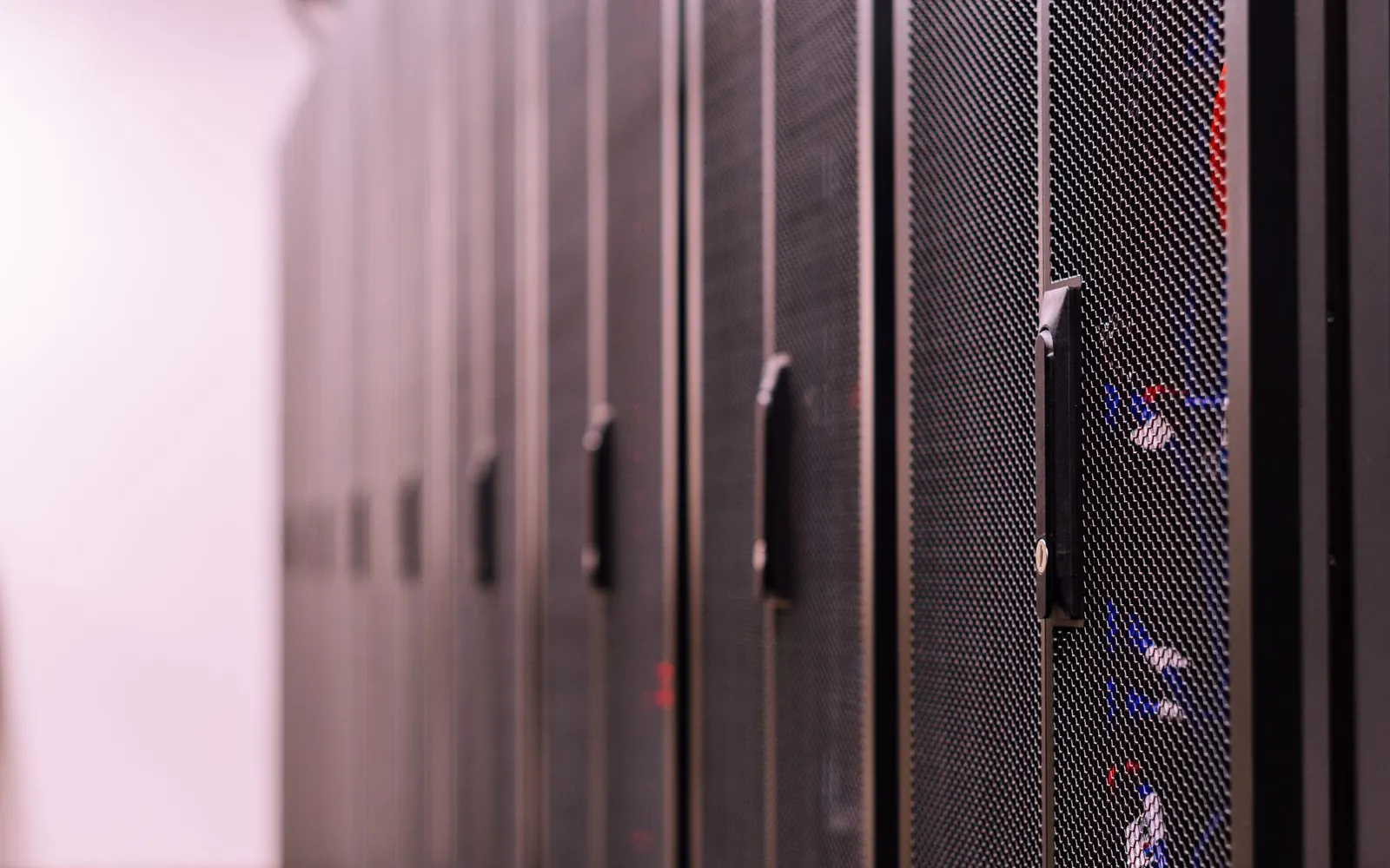 Sistem odası için UPS nasıl seçilir?